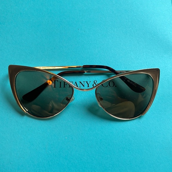 TF inspired gold cat-eyed sunglasses - Picture 1 of 6
